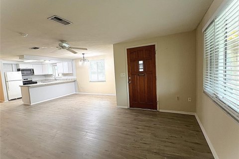 Appartement à louer à New Port Richey, Floride: 1 chambre, 269.04 m2 № 2412588 - photo 3