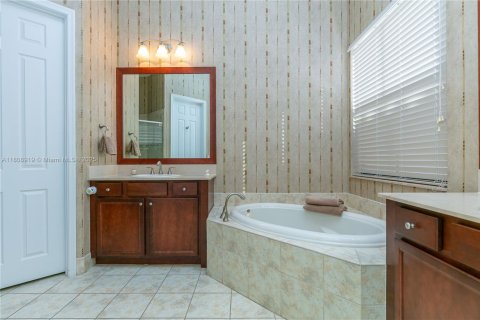 House in Cooper City, Florida 3 bedrooms, 195.47 sq.m. № 1750375 - photo 24