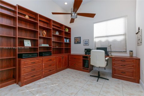 House in Cooper City, Florida 3 bedrooms, 195.47 sq.m. № 1750375 - photo 17