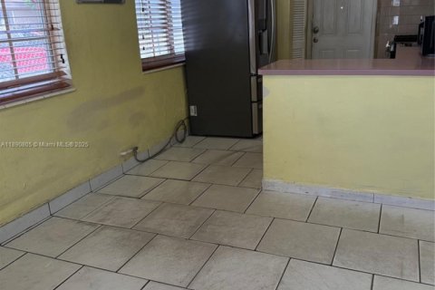 Casa en venta en Hialeah, Florida, 3 dormitorios, 130.06 m2 № 1943583 - foto 5