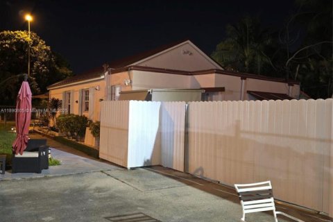 Villa ou maison à vendre à Hialeah, Floride: 3 chambres, 130.06 m2 № 1943583 - photo 22