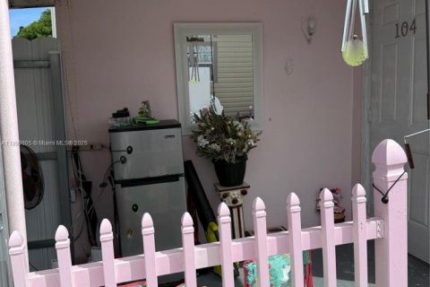 Casa en venta en Hialeah, Florida, 3 dormitorios, 130.06 m2 № 1943583 - foto 16
