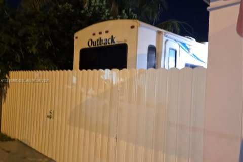 Villa ou maison à vendre à Hialeah, Floride: 3 chambres, 130.06 m2 № 1943583 - photo 25