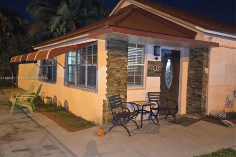 Casa en venta en Hialeah, Florida, 3 dormitorios, 130.06 m2 № 1943583 - foto 2