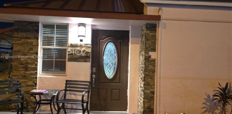 Casa en Hialeah, Florida 3 dormitorios, 130.06 m2 № 1943583