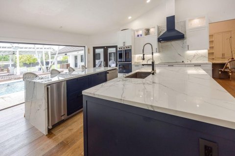 Купить виллу или дом в Майами, Флорида 4 спальни, 504.83м2, № 2067776 - фото 15