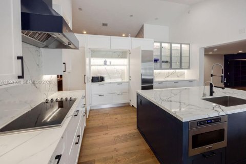 Купить виллу или дом в Майами, Флорида 4 спальни, 504.83м2, № 2067776 - фото 21
