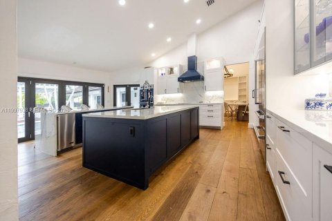 Купить виллу или дом в Майами, Флорида 4 спальни, 504.83м2, № 2067776 - фото 11