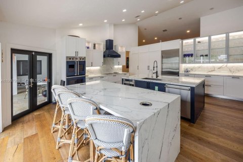 Купить виллу или дом в Майами, Флорида 4 спальни, 504.83м2, № 2067776 - фото 16