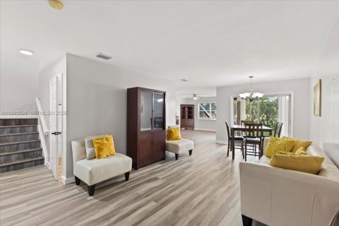 Casa en venta en Lauderhill, Florida, 3 dormitorios, 166.3 m2 № 2002010 - foto 3