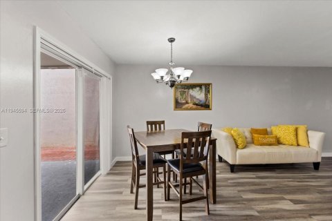 Casa en venta en Lauderhill, Florida, 3 dormitorios, 166.3 m2 № 2002010 - foto 5