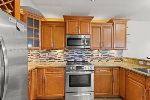 Casa en venta en Lauderhill, Florida, 3 dormitorios, 166.3 m2 № 2002010 - foto 7