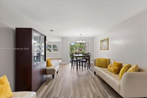 Casa en venta en Lauderhill, Florida, 3 dormitorios, 166.3 m2 № 2002010 - foto 4