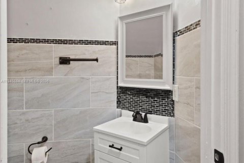 Casa en venta en Lauderhill, Florida, 3 dormitorios, 166.3 m2 № 2002010 - foto 6
