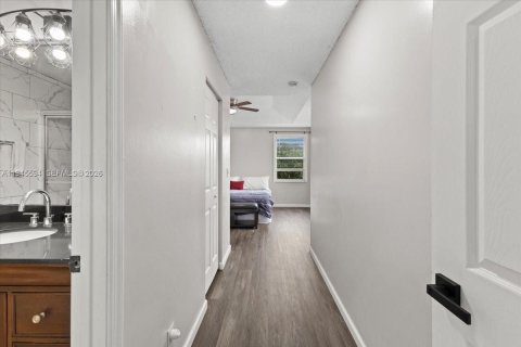 Casa en venta en Lauderhill, Florida, 3 dormitorios, 166.3 m2 № 2002010 - foto 15