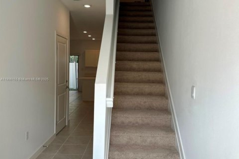 Townhouse in Florida City, Florida 3 bedrooms № 1956859 - photo 5