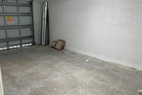 Townhouse in Florida City, Florida 3 bedrooms № 1956859 - photo 2