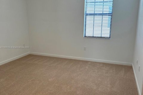 Townhouse in Florida City, Florida 3 bedrooms № 1956859 - photo 17