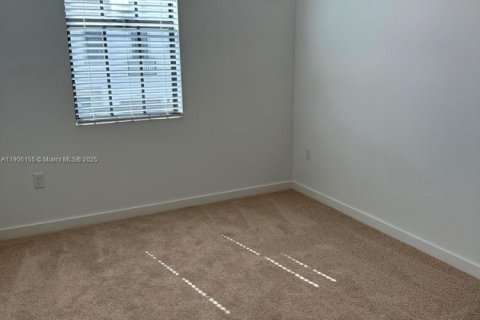 Townhouse in Florida City, Florida 3 bedrooms № 1956859 - photo 11