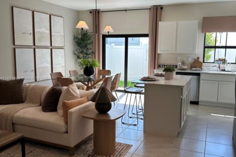 Townhouse in Florida City, Florida 3 bedrooms № 1956859 - photo 4