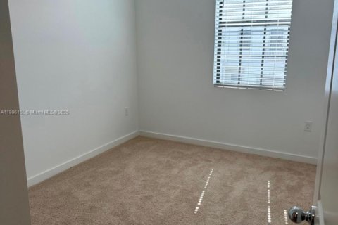 Townhouse in Florida City, Florida 3 bedrooms № 1956859 - photo 15