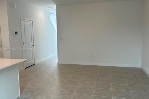 Townhouse in Florida City, Florida 3 bedrooms № 1956859 - photo 9