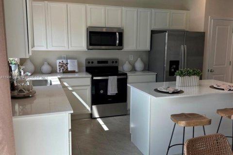 Townhouse in Florida City, Florida 3 bedrooms № 1956859 - photo 8