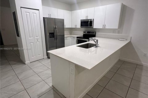 Touwnhouse à vendre à Homestead, Floride: 3 chambres, 129.41 m2 № 2000068 - photo 4