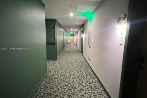 Condominio en venta en Miami, Florida, 32.52 m2 № 1969311 - foto 21