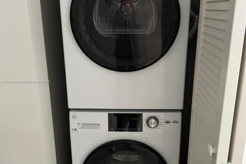 Condominio en venta en Miami, Florida, 32.52 m2 № 1969311 - foto 22