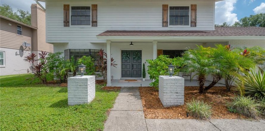 House in Tampa, Florida 4 bedrooms, 227.52 sq.m. № 1854532