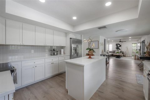 House in Tampa, Florida 4 bedrooms, 227.52 sq.m. № 1854532 - photo 9