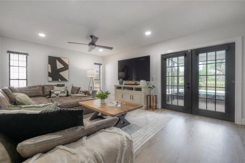 House in Tampa, Florida 4 bedrooms, 227.52 sq.m. № 1854532 - photo 28
