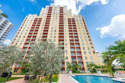 Condo in Miami, Florida, 2 bedrooms № 1989647 - photo 25