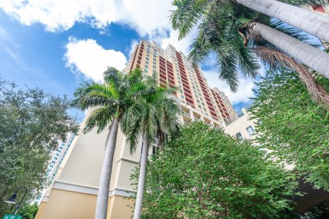 Condo in Miami, Florida, 2 bedrooms № 1989647 - photo 18