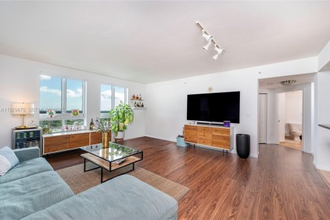 Condo in Miami, Florida, 2 bedrooms № 1989647 - photo 3