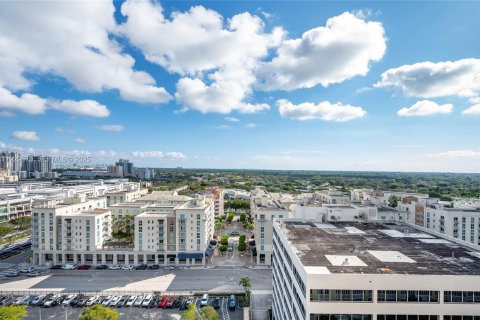 Condo in Miami, Florida, 2 bedrooms № 1989647 - photo 2