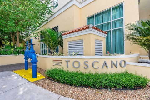 Condo in Miami, Florida, 2 bedrooms № 1989647 - photo 19