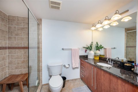 Condo in Miami, Florida, 2 bedrooms № 1989647 - photo 11