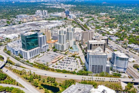 Condo in Miami, Florida, 2 bedrooms № 1989647 - photo 17