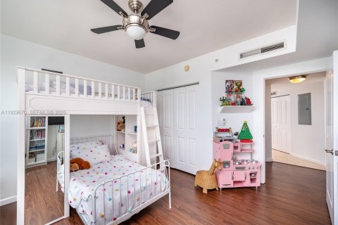 Condo in Miami, Florida, 2 bedrooms № 1989647 - photo 9