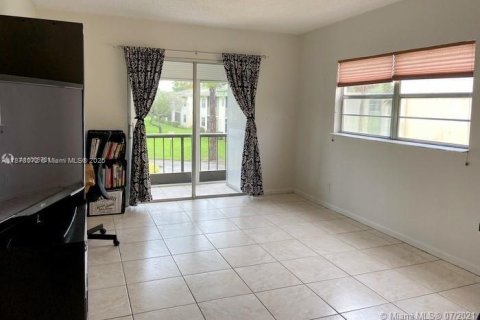 Condo in Coral Springs, Florida, 1 bedroom  № 1923080 - photo 3