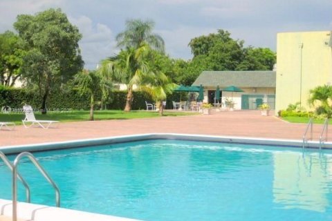 Condo in Coral Springs, Florida, 1 bedroom  № 1923080 - photo 12