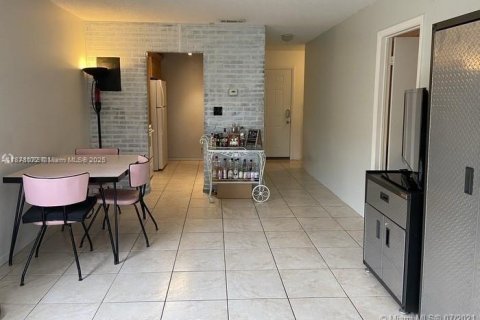 Condo in Coral Springs, Florida, 1 bedroom  № 1923080 - photo 4