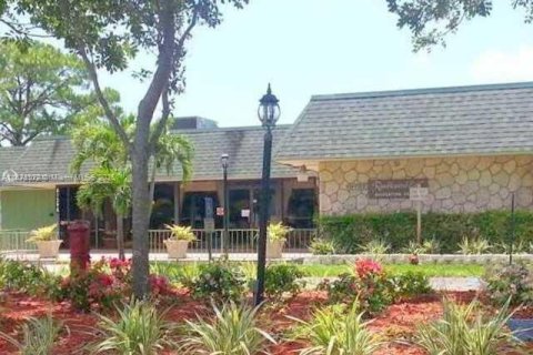Condo in Coral Springs, Florida, 1 bedroom  № 1923080 - photo 13