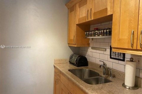 Condo in Coral Springs, Florida, 1 bedroom  № 1923080 - photo 7