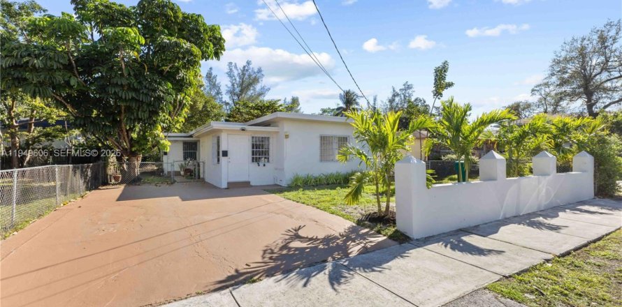 Коммерческая недвижимость в Майами, Флорида 138.98м2 № 2005908