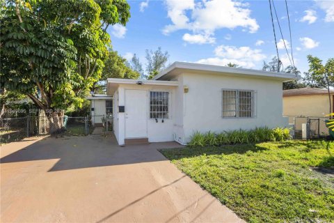 Купить коммерческую недвижимость в Майами, Флорида 138.98м2, № 2005908 - фото 2