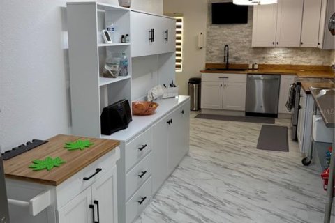 Купить виллу или дом в Майкка Сити, Флорида 7 комнат, 148.64м2, № 2222472 - фото 14