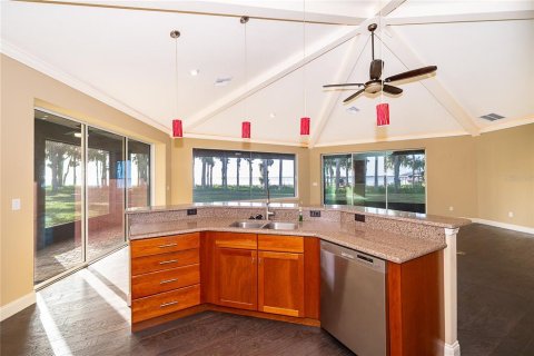 House in Grand Island, Florida 3 bedrooms, 221.39 sq.m. № 2196087 - photo 21